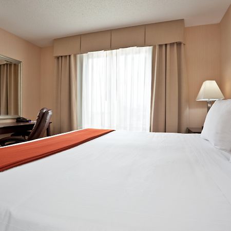Holiday Inn Express Hotel & Suites Tipp City By Ihg Exterior photo