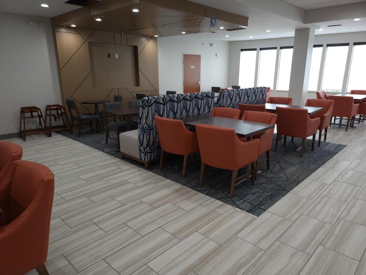 Holiday Inn Express Hotel & Suites Tipp City By Ihg Exterior photo