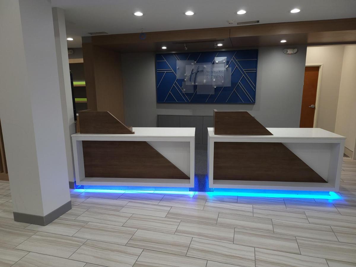 Holiday Inn Express Hotel & Suites Tipp City By Ihg Exterior photo