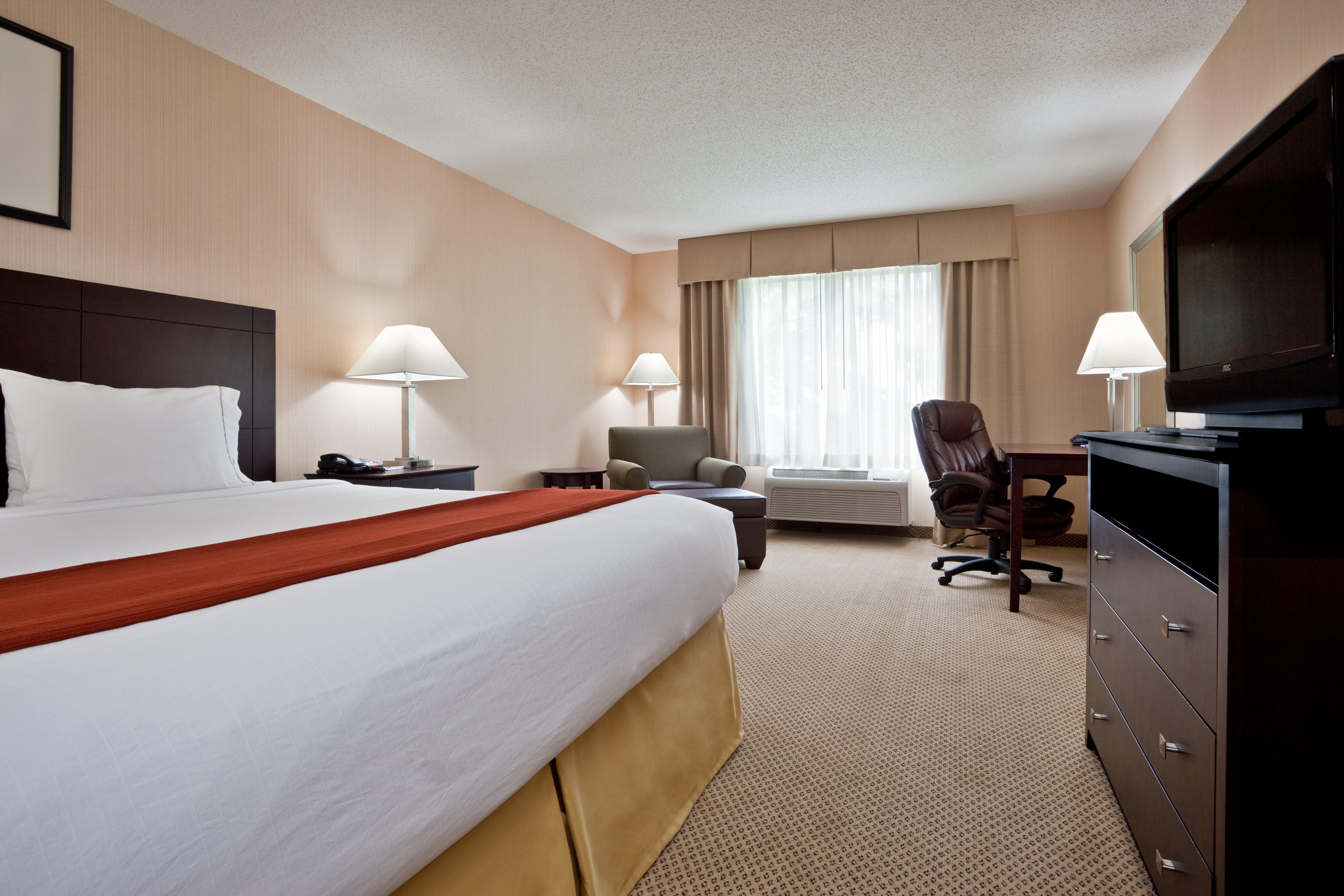 Holiday Inn Express Hotel & Suites Tipp City By Ihg Exterior photo